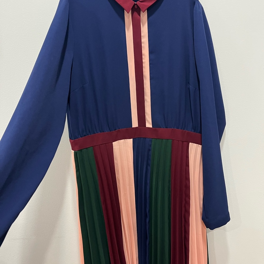 NWT multi color long sleeve dress, pleated skirt, buttons, and collar